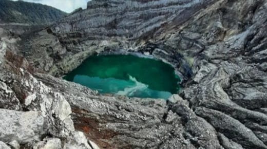 Kawah Vulkanik Gunung Dempo.