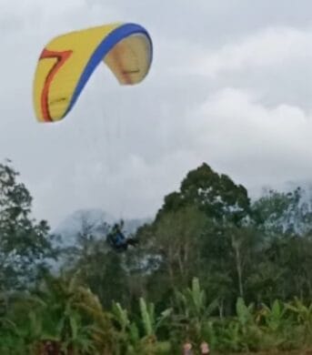 Surga Tersembunyi: Bukit Pabes Lebong-Bengkulu, jadi Spot Favorit Paralayang