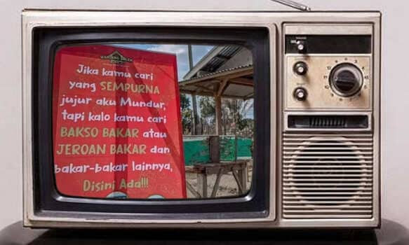 Spanduk promosi bakso bakar.