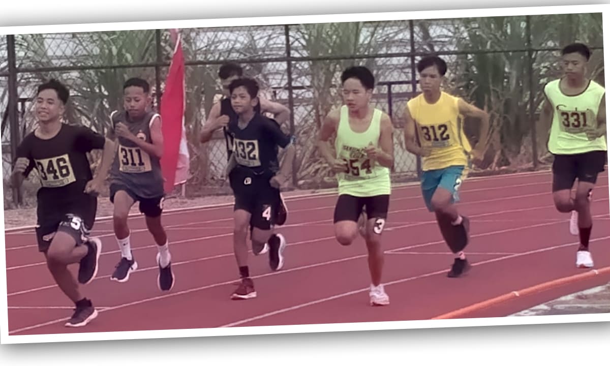 Para pelari 1.500 M putra berlomba mencatatkan waktu terbaik di Kejurda Atletik di Stadion Semarak Bengkulu.