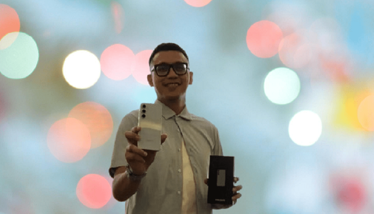 Samsung memboyong versi lebih terjangkau dari flagship, yaitu Samsung Galaxy S24 FE