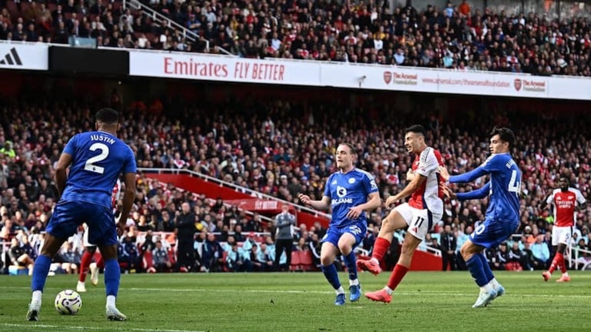Arsenal vs Leicester City berakhir 2-0 di babak pertama. Gol Martinelli dan Trossard membawa Arsenal unggul.