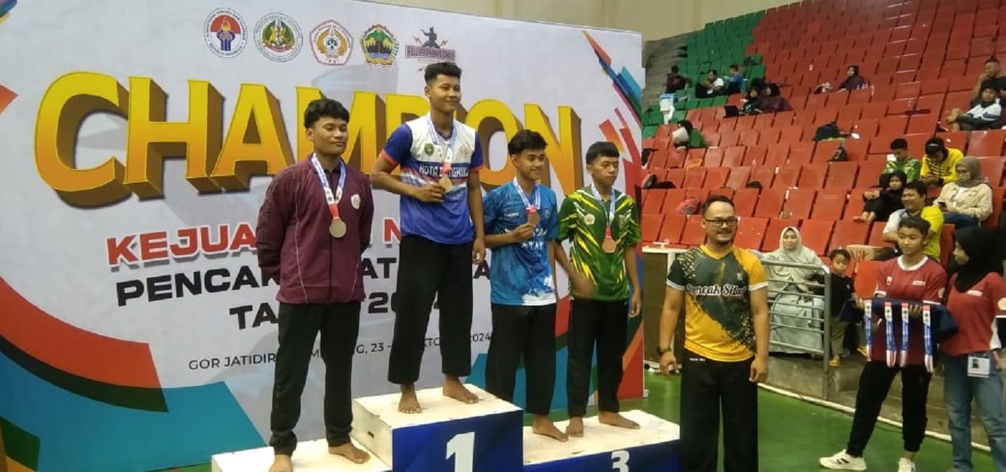 Pesilat putra  Bengkulu, Habib Dzulfaqqor Daffa (1) mewakili Indonesia di Kejuaraan Dunia Pencak Silat Remaja Doha November depan.(fotoist)