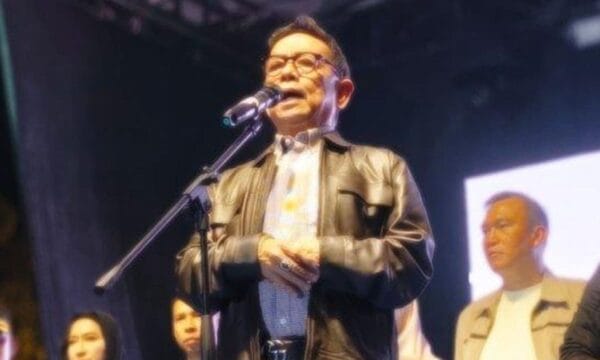 Bupati Hidayatullah Sjahid pamitan kepada masyarakat Kepahiang di konser HUT Kabupaten Kepahiang ke-21.