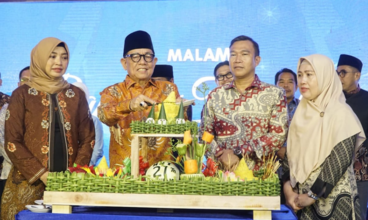Potong tumpeng HUT Ke-21 Kabupaten Kepahiang.
