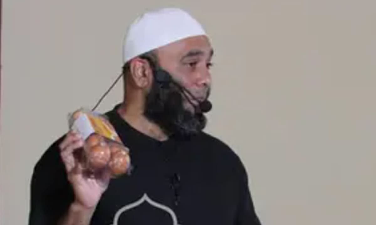Menurut dr Zaidul Akbar ternyata telur tidak jadi penyebab Kolesterol Tinggi – Foto YouTube dr. Zaidul Akbar Official – Ngenelo.net