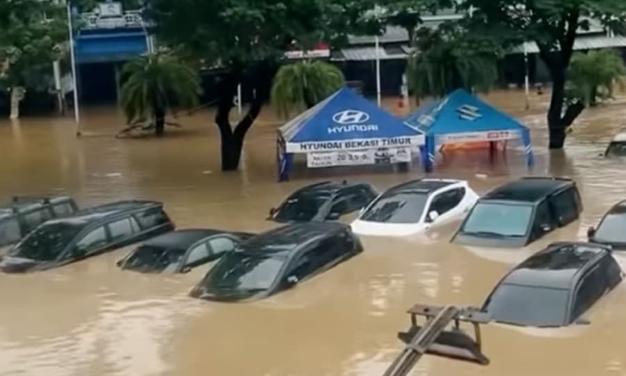 Banjir melanda Kota Bekasi pada Selasa 4 Maret 2025 – Foto Ist – Ngenelo.net