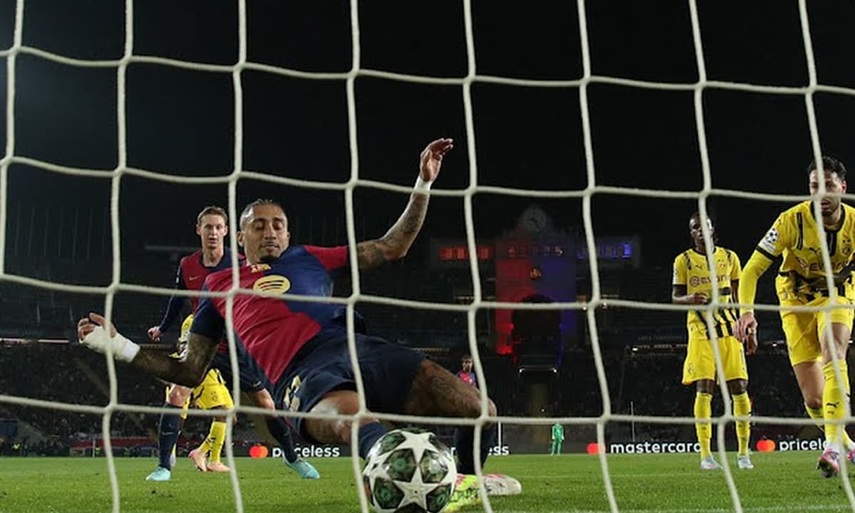 Barcelona Unggul 1-0 Atas Borussia Dortmund melalui Raphinha.