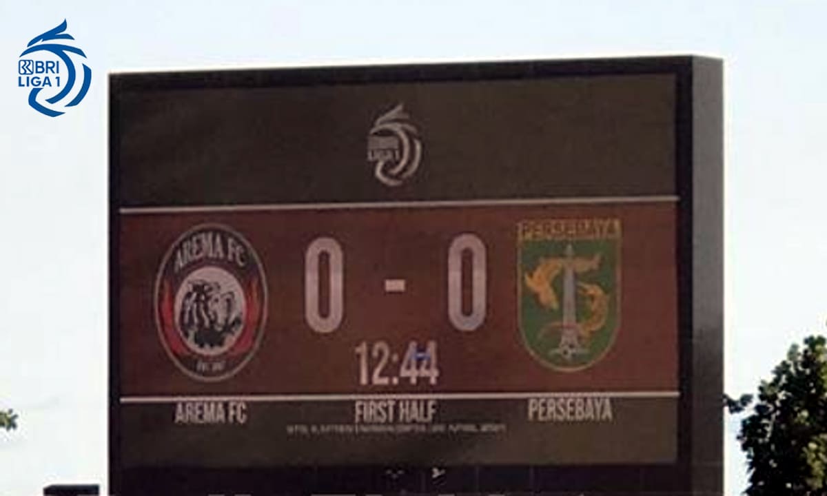 Hasil pertandingan babak pertama Arema FC vs Persebaya berakhir imbang tanpa gol.