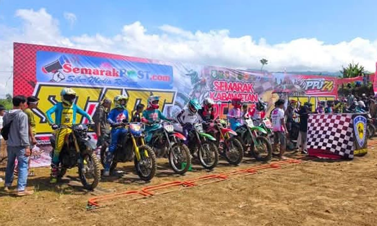 Kejuaraan Open Grasstrack Kepahiang 2025 resmi dibuka oleh Bupati Kepahiang, H. Zurdi Nata, S.IP, pada Minggu, 27 April 2025.