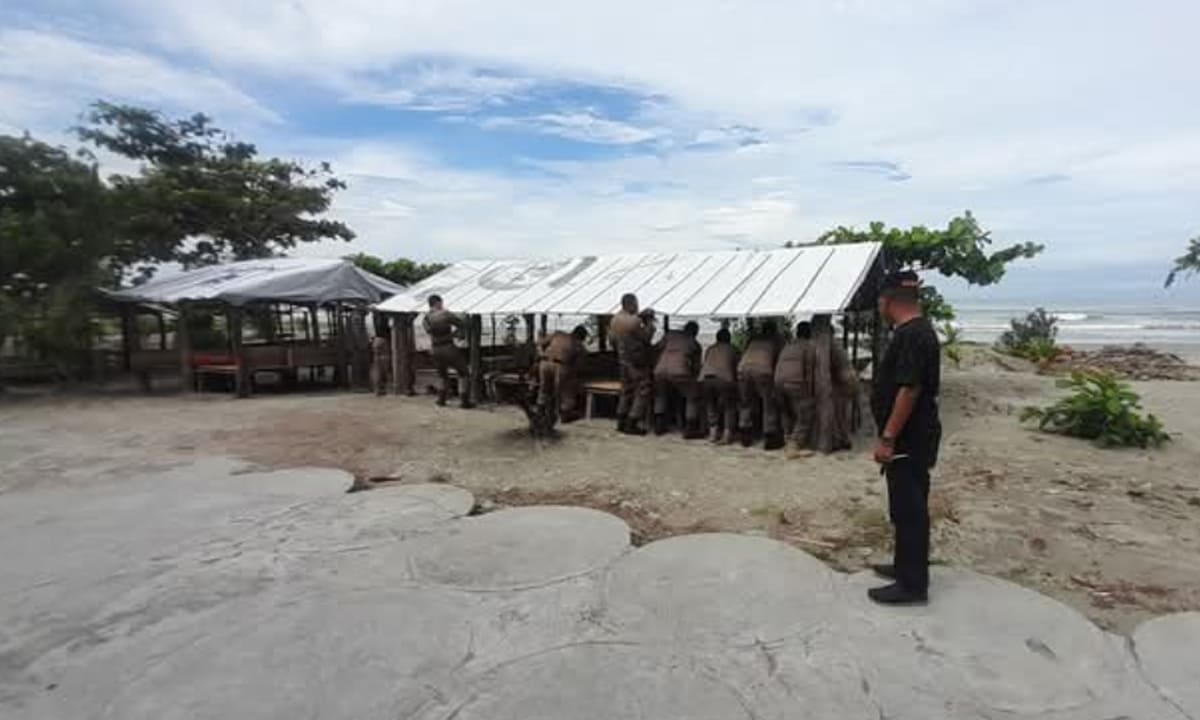 Lapak Pedagang Pantai Panjang Mulai Ditertibkan