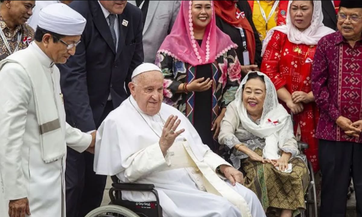 Paus Fransiskus saat berkunjung ke Indonesia.