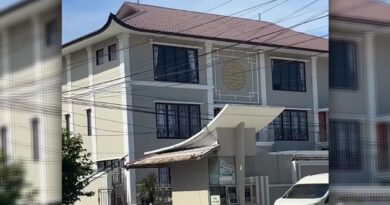 Kejaksaan Tinggi (Kejati) Bengkulu geledah rumah Bebby Hussy di Jalan Sadang, Kelurahan Lingkar Barat, Kota Bengkulu.