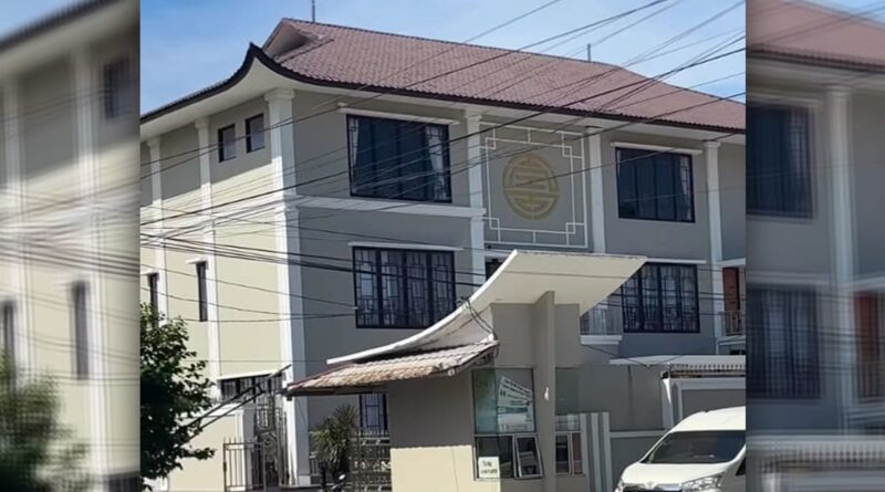 Kejaksaan Tinggi (Kejati) Bengkulu geledah rumah Bebby Hussy di Jalan Sadang, Kelurahan Lingkar Barat, Kota Bengkulu.