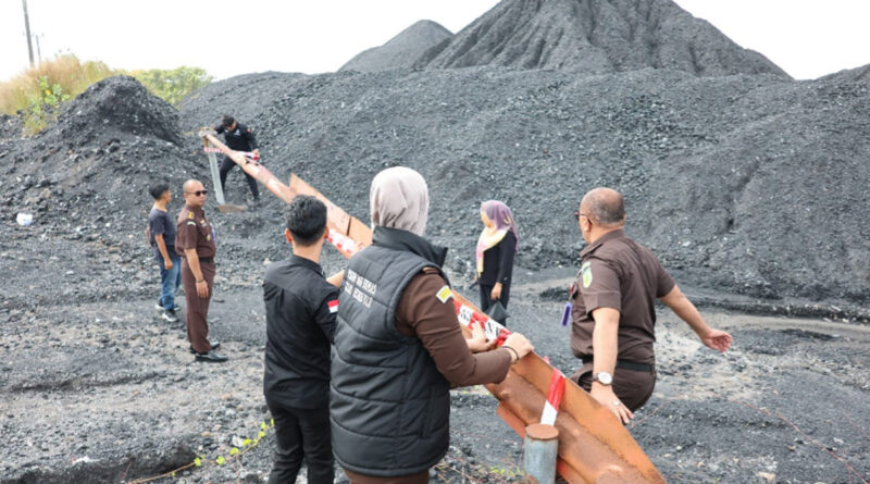 Stockpile Batubara di Teluk Sepang Disegel Kejati Bengkulu.