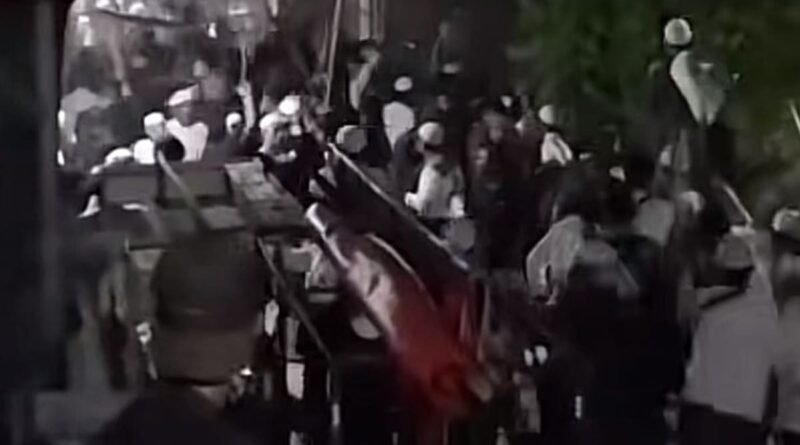 PWI - LS terlibat bentrok dengan pendukung Habib Rizieq saat pengajian muharam di Pemalang. Foto: tangkapan layar - Ngenelo.net