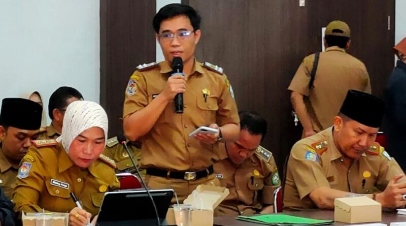 Plt. Sekretaris DPRD Kepahiang, Ayub David Pranoto saat menghadiri evaluasi kinerja OPD dan 100 hari kerja Pemkab Kepahiang. Foto: Humas DPRD