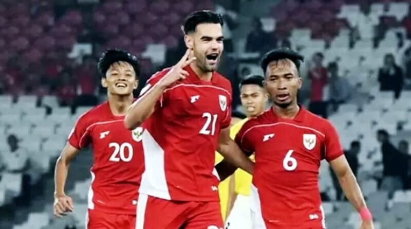 Skor Indonesia vs Brunei menang telak 8-0 pada pertandingan perdana Piala AFF 2025. Jens Raven menjadi bintang utama dengan mencetak enam gol.