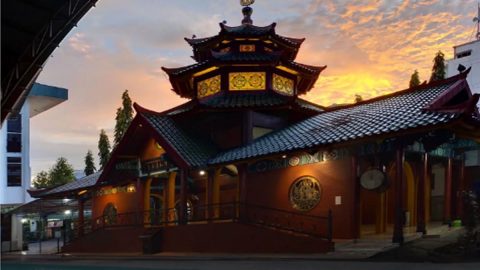 Masjid Cheng Ho Surabaya jadi ikon wisata religi.