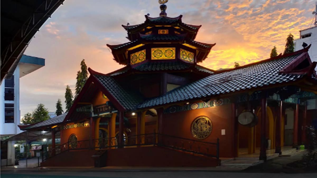 Masjid Cheng Ho Surabaya jadi ikon wisata religi.