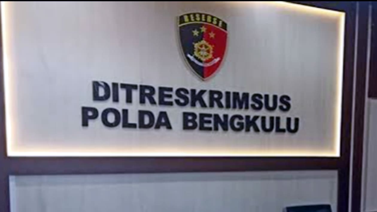 Penyidik Subdit Tindak Pidana Korupsi Ditreskrimsus Polda Bengkulu hari ini, memanggil mantan pengacara tersangka SB yang merupakan Direktur PDAM Tirta Hidayah.