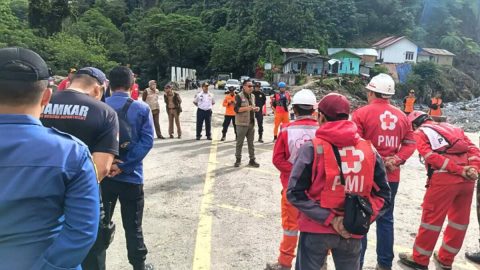 Apel pagi sebelum operasi pencarian dan pertolongan (SAR) oleh tim gabungan yang dipimpin Basarnas di wilayah Kota Padang Panjang, Selasa 9 Desember 2025. Update korban bencana Sumatera masih ada korban hilang. Foto Dok BNPB