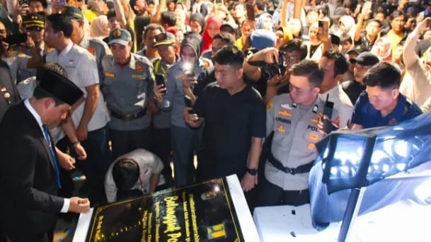 Wali Kota Bengkulu Dedy Wahyudi bersama Wakil Wali Kota Bengkulu Ronny P. L. Tobing meresmikan Belungguk Point, Sabtu 27 Desember 2025.