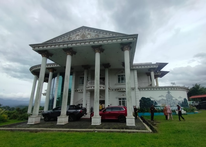 Rumah mewah milik mantan Bupati Kepahiang, Bando Amin