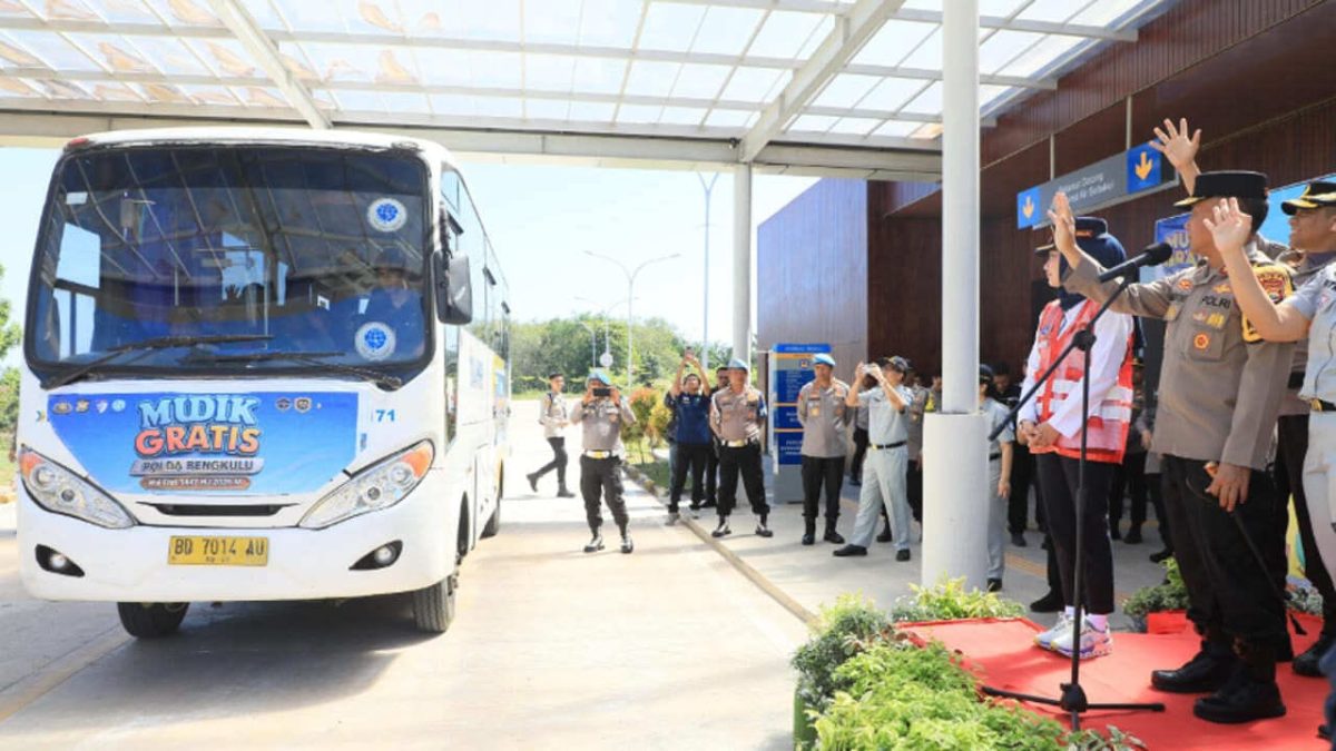 Mudik Gratis Operasi Ketupat 2026: Kapolda Bengkulu Mardiyono melepas keberangkatan 44 pemudik di Terminal Air Sebakul, Kota Bengkulu, Rabu pagi.