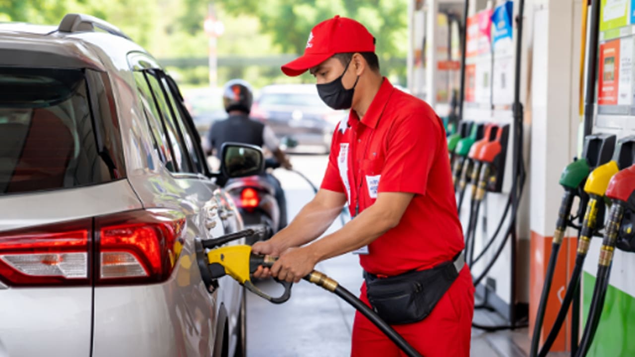 Pemerintah memastikan harga BBM subsidi dan nonsubsidi tidak mengalami kenaikan