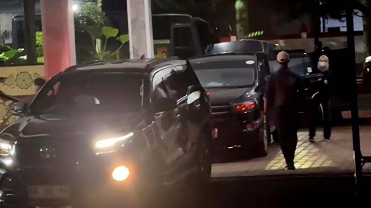 Sebanyak 7 orang yang terjaring dalam OTT KPK di Bengkulu di terbangkan ke Jakarta pada Selasa pagi 10 Maret 2026