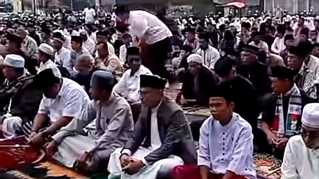 Umat Muhammadiyah mengeelar Salat Idul Fitri di terminal Pasar Kepahiang