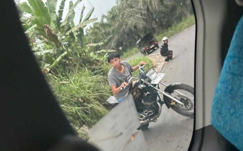 Pelaku begal tertangkap kamera saat beraksi di jalan lintas Curup Linggau