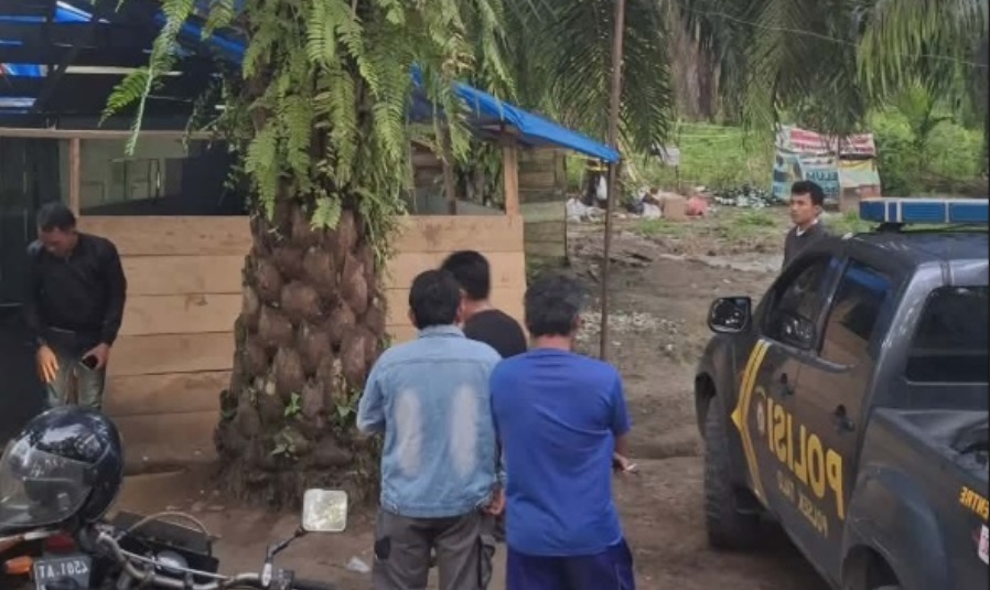 Kenapa bisa Warem yang di dalamnya menyajikan aneka minuman keras, hingga diduga ikut menyediakan arena prostitusi terselubung  dibiarkan. 