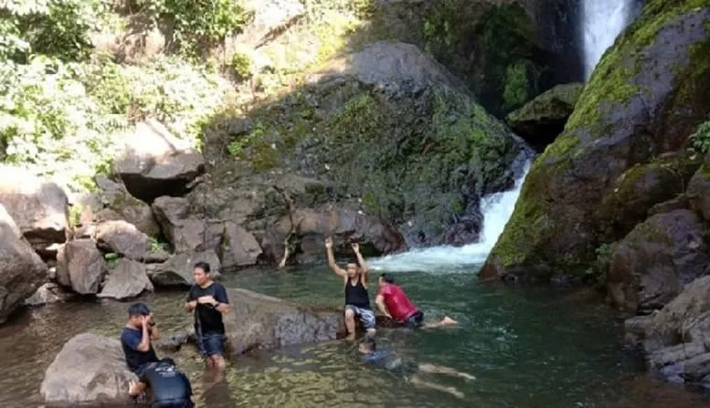 Wisata Air Terjun Datar Lebar