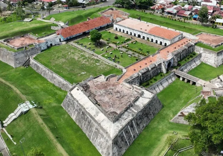 Wisata Sejarah, Benteng Marlborough Bengkulu