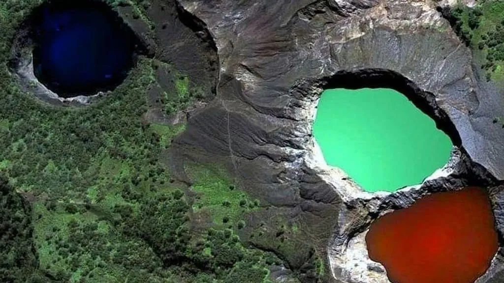7 alasan Berwisata ke Danau Kelimutu NTT