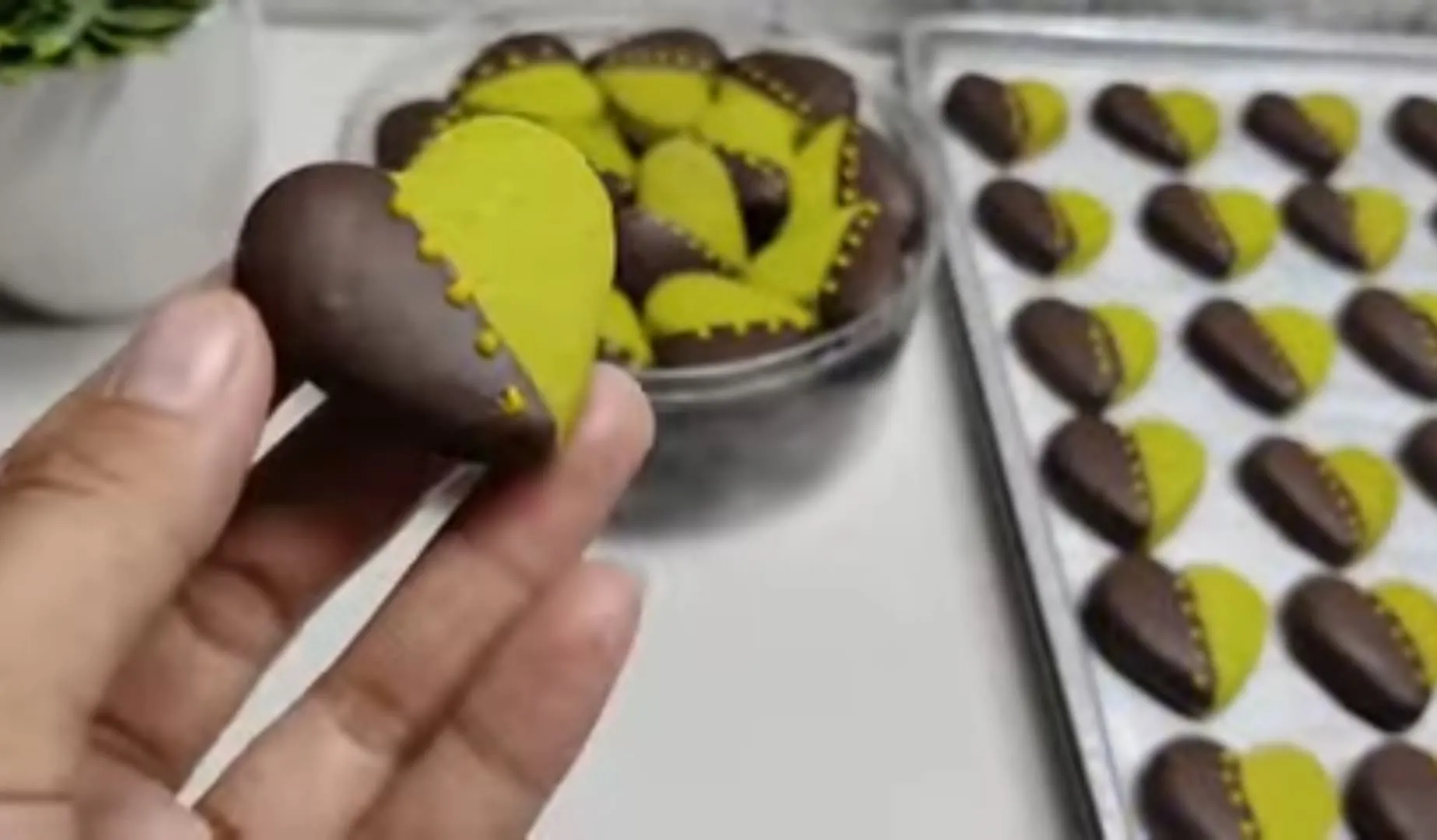 Resep Kue Coklat Pandan Terbaru, Wajib Dicoba. Foto: youtube dapur lielis