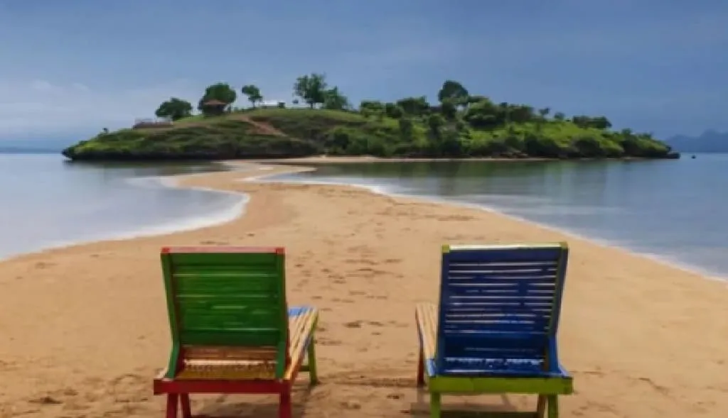 Lariti Beach NTB-Indonesia, The Sea Split Phenomenon