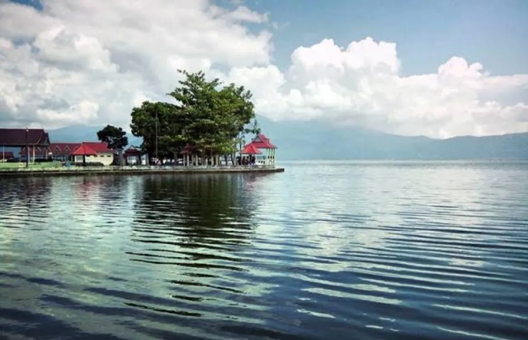 Lake Kerinci Tourism-Indonesia Can Fishing, Swim and …