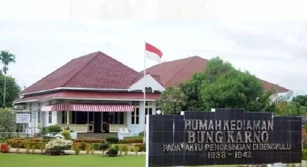 Historical Tour, Bung Soekarno's House Bengkulu-Indonesia