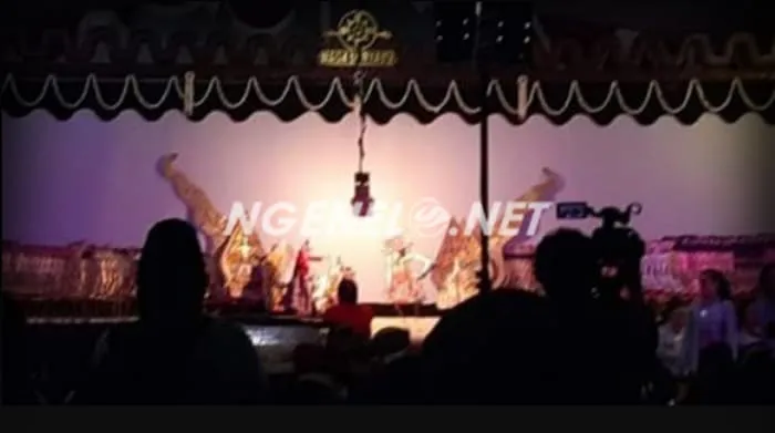 Tradisi Membara dalam Bayangan, Eksplorasi Mendalam tentang Wayang Kulit Indonesia