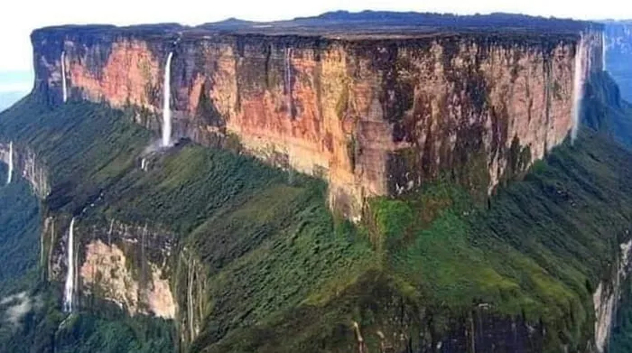 Gunung Roraima, Tempat Tertua di Bumi yang Menyimpan Sejuta Misteri