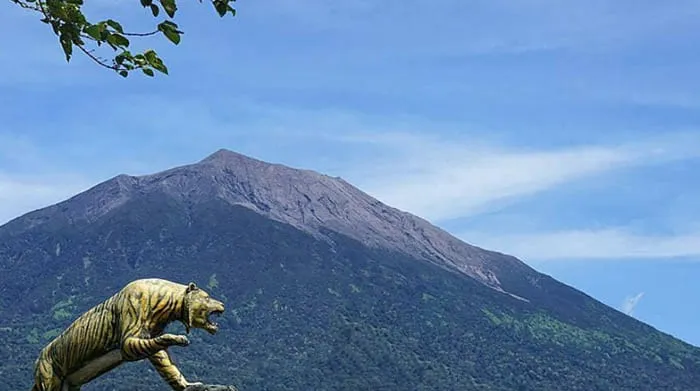 Misteri Gunung Kerinci, Mitos yang Menyelubungi Gunung Tertinggi di Pulau Sumatera
