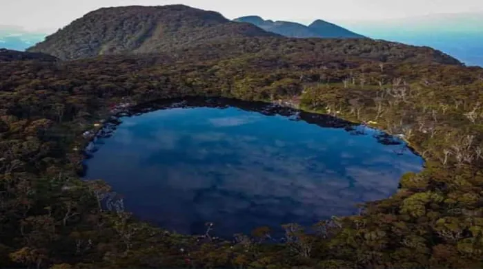 Destinasi Wisata Eksotis di Bekas Kawah Gunung Singgalang, Legenda Mistis dan Fenomena Alam Talago Dewi.