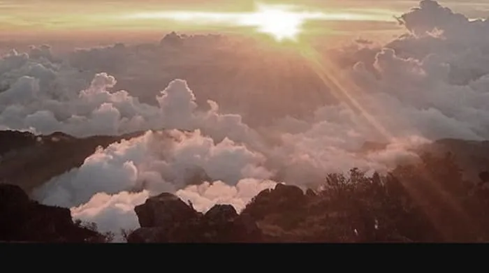 Misteri dan Pesona Gunung Menyapa Kalimantan