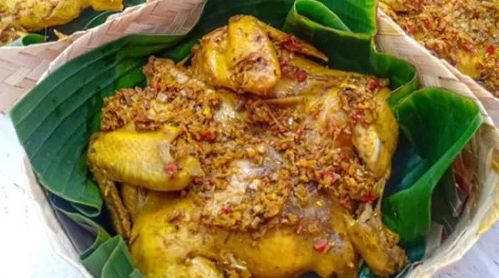 Ayam Betutu, salah satu andalan kuliner Bali.