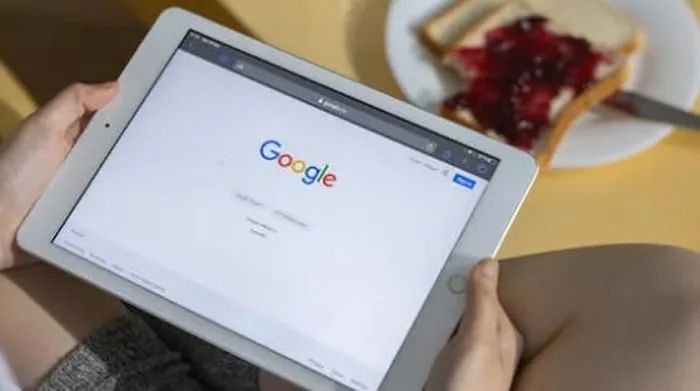 Berkembangnya teknologi AI, banyak membuat orang berfikir AI sebuah ancaman untuk Google. Namun faktanya AI bukan ancaman bagi Google! tapi tantangan etika dan regulasi. foto:pexels