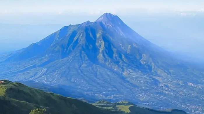 Kecantikan Alam dan Misteri Gunung Merbabu yang Memikat.