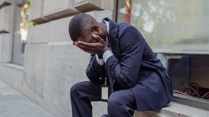 Laki-laki kuat yang tidak pernah terlihat menangis.